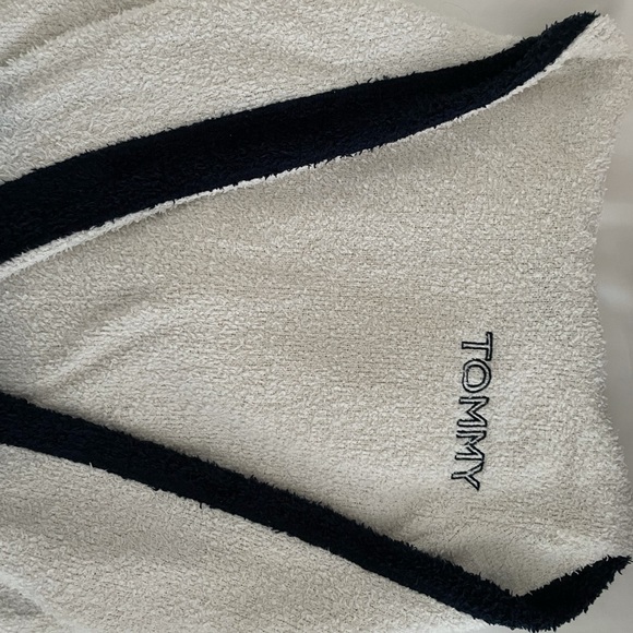 Tommy Hilfiger cream hoodie - Picture 1 of 2